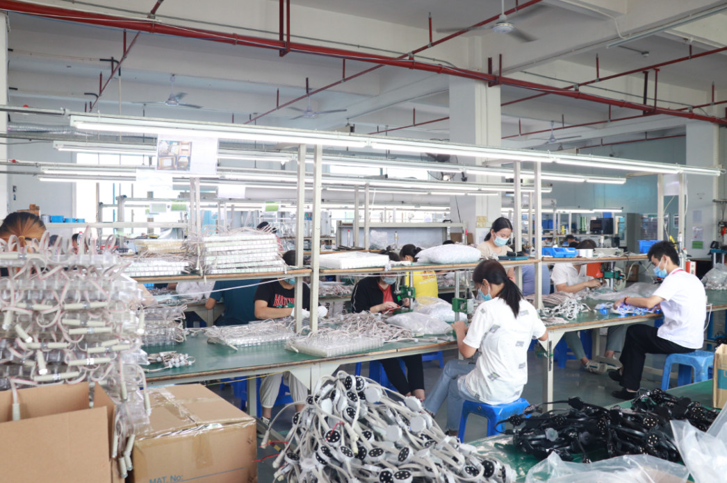 Shenzhen Xinhe Lighting Optoelectronics Co., Ltd. factory production line